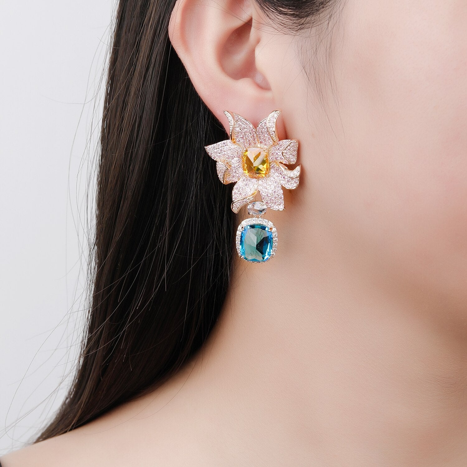 Moda Piccolo CZ Diamante Orecchini A Cerchio Per Le Donne Oro 14 K Fiore Cubic Zirconia Huggie Leverback Studs Ipoallergenico Moda Regalo di Compleanno di Natale per la Sua Mamma Moda Piccolo CZ Diamante Orecchini A Cerchio Per Le Donne Oro 14 K Fiore Cubic Zirconia Huggie Leverback Studs Ipoallergenico Moda Regalo di Compleanno di Natale per la Sua Mamma
