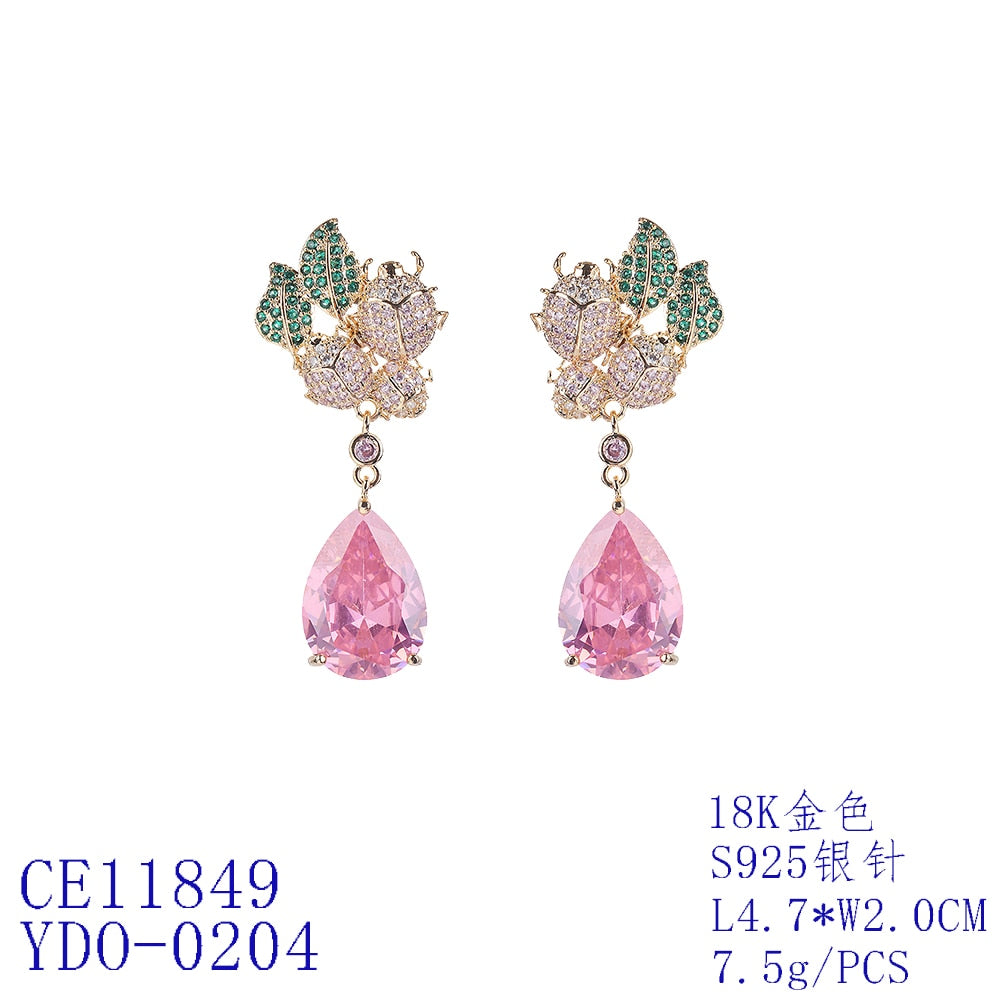 Orecchini a perno di zirconia cubica per donne: orecchini in cristallo Orecchini a perno di zirconia cubica per donne: orecchini in cristallo